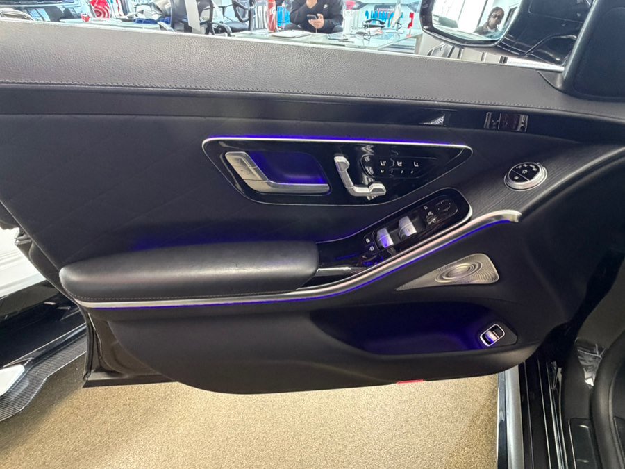 Used 2022 Mercedes-Benz S 580 4MATIC Sedan w/ AMG Line Package image 21