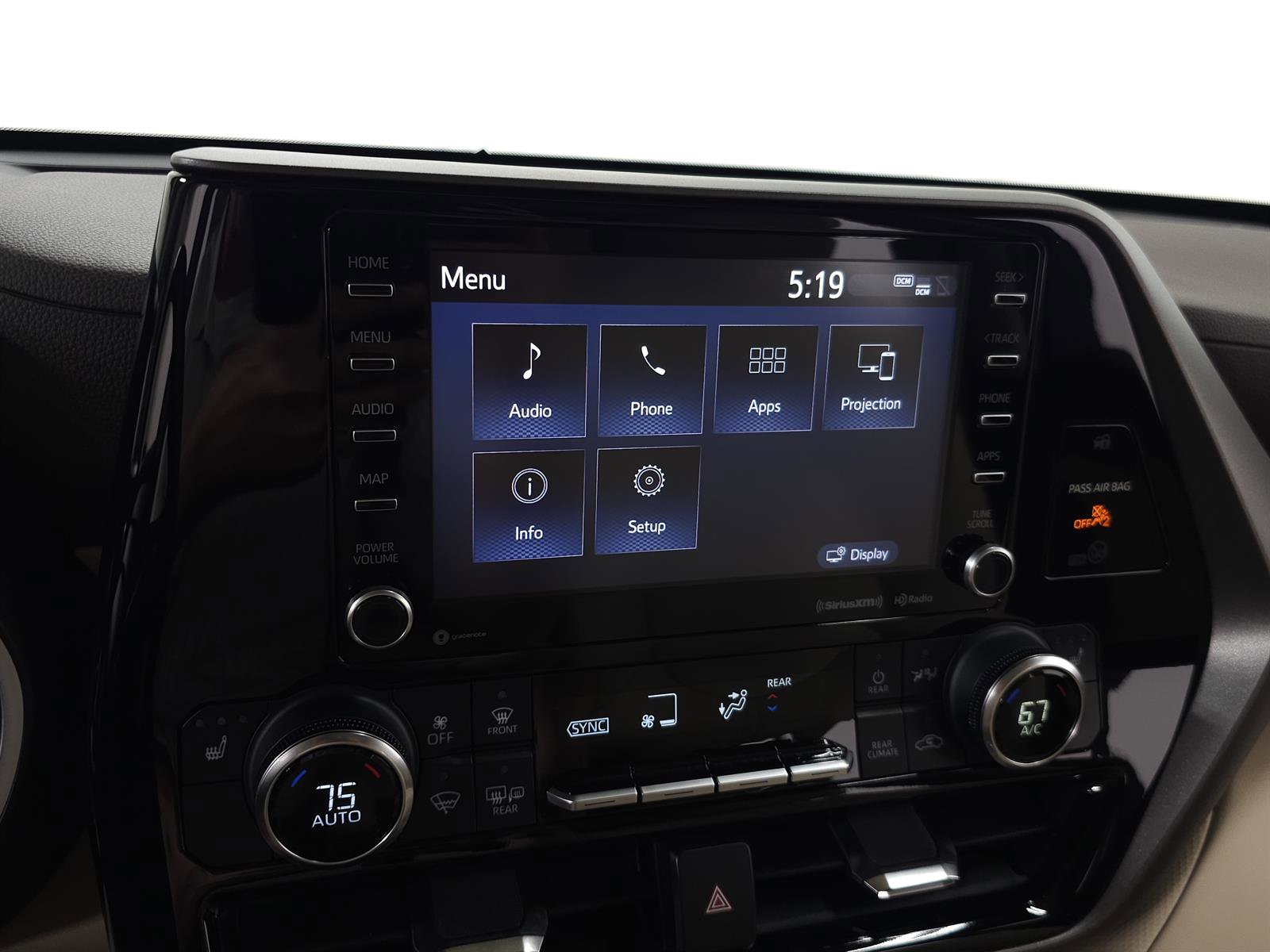 Used 2021 Toyota Highlander XLE AWD/4WD image 21
