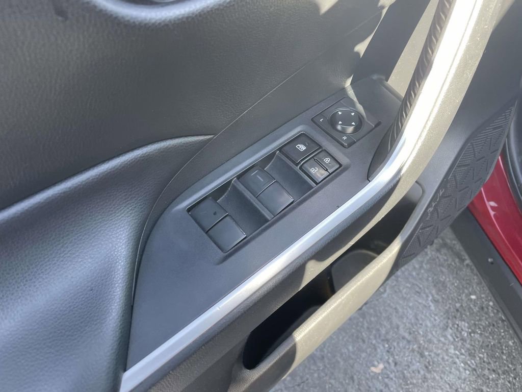Used 2022 Toyota RAV4 LE image 25