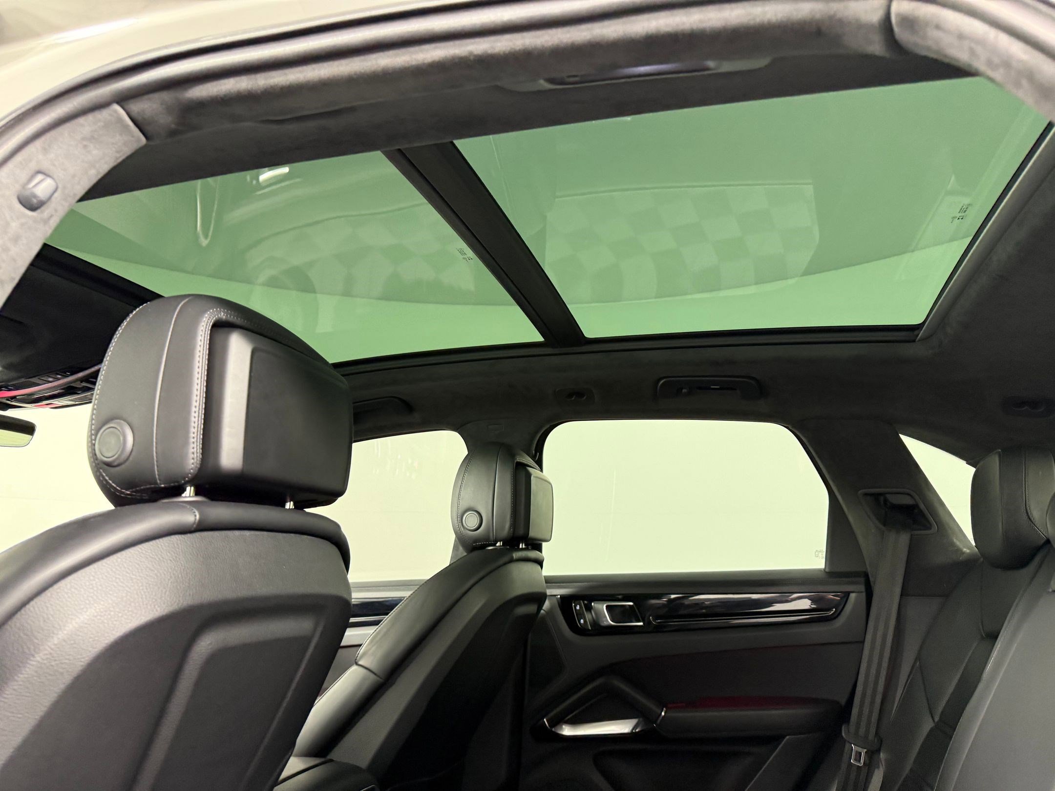 Certified 2023 Porsche Cayenne Turbo image 58