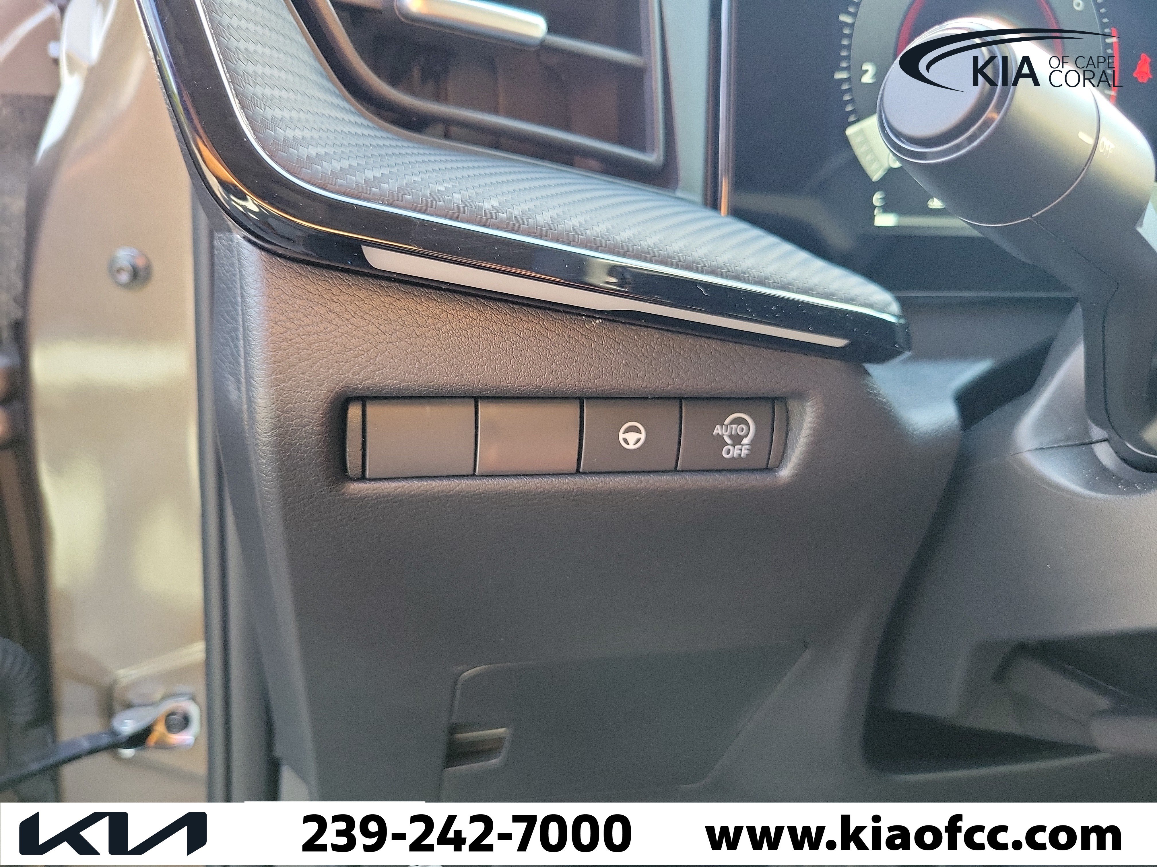 Used 2025 Nissan Kicks SR FWD image 22