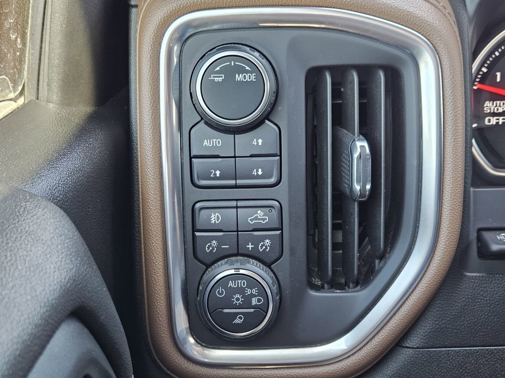 Used 2020 Chevrolet Silverado 1500 High Country w/ Technology Package AWD/4WD image 28