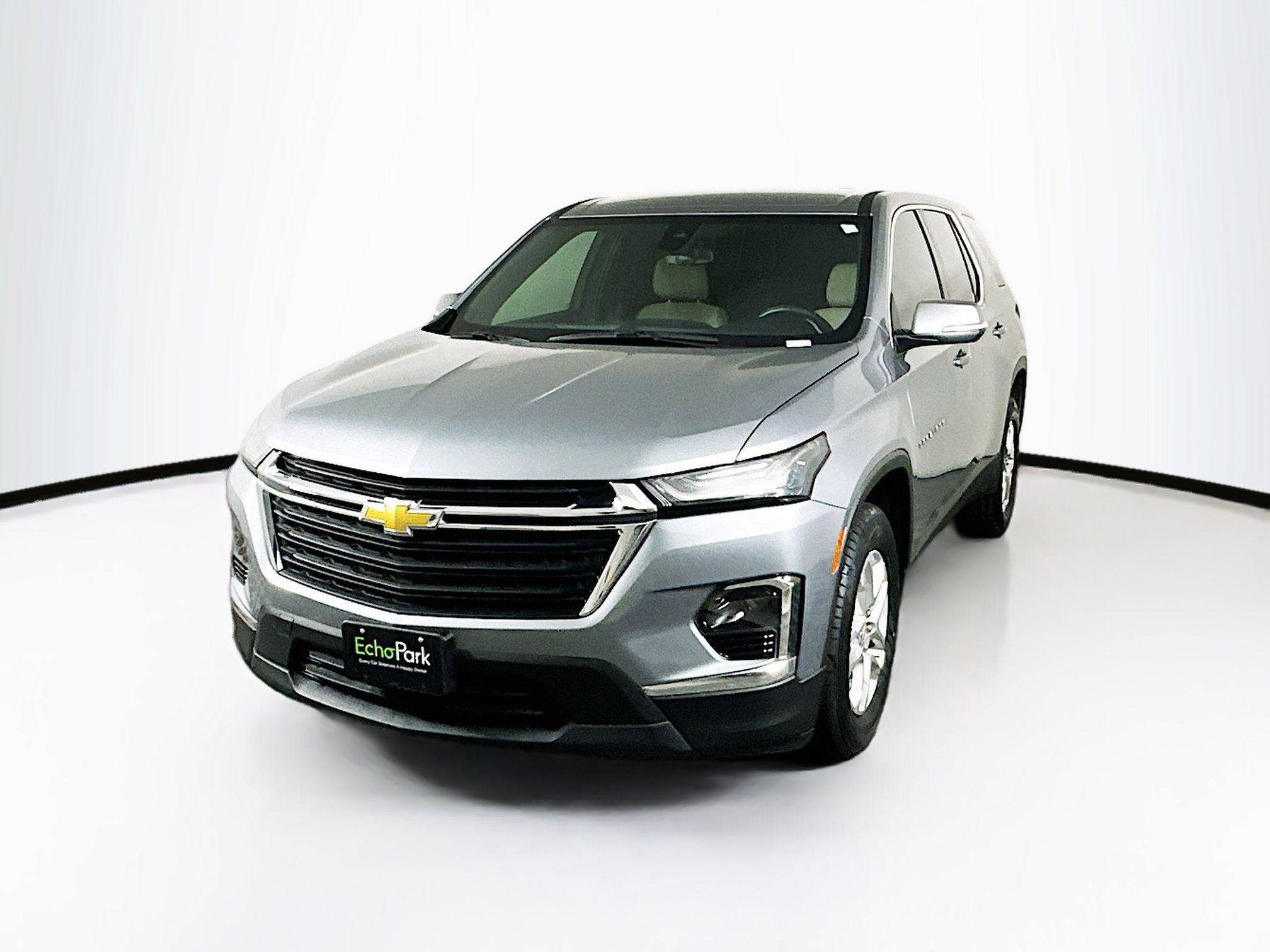 Used 2023 Chevrolet Traverse LS w/ Safety Package FWD image 3