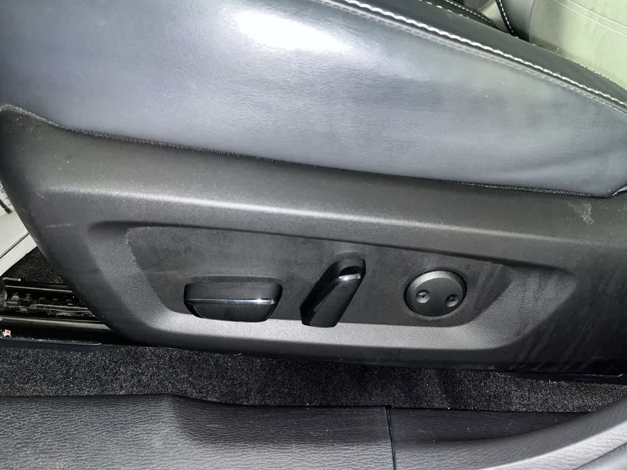 Used 2025 Mitsubishi Outlander AWD image 14