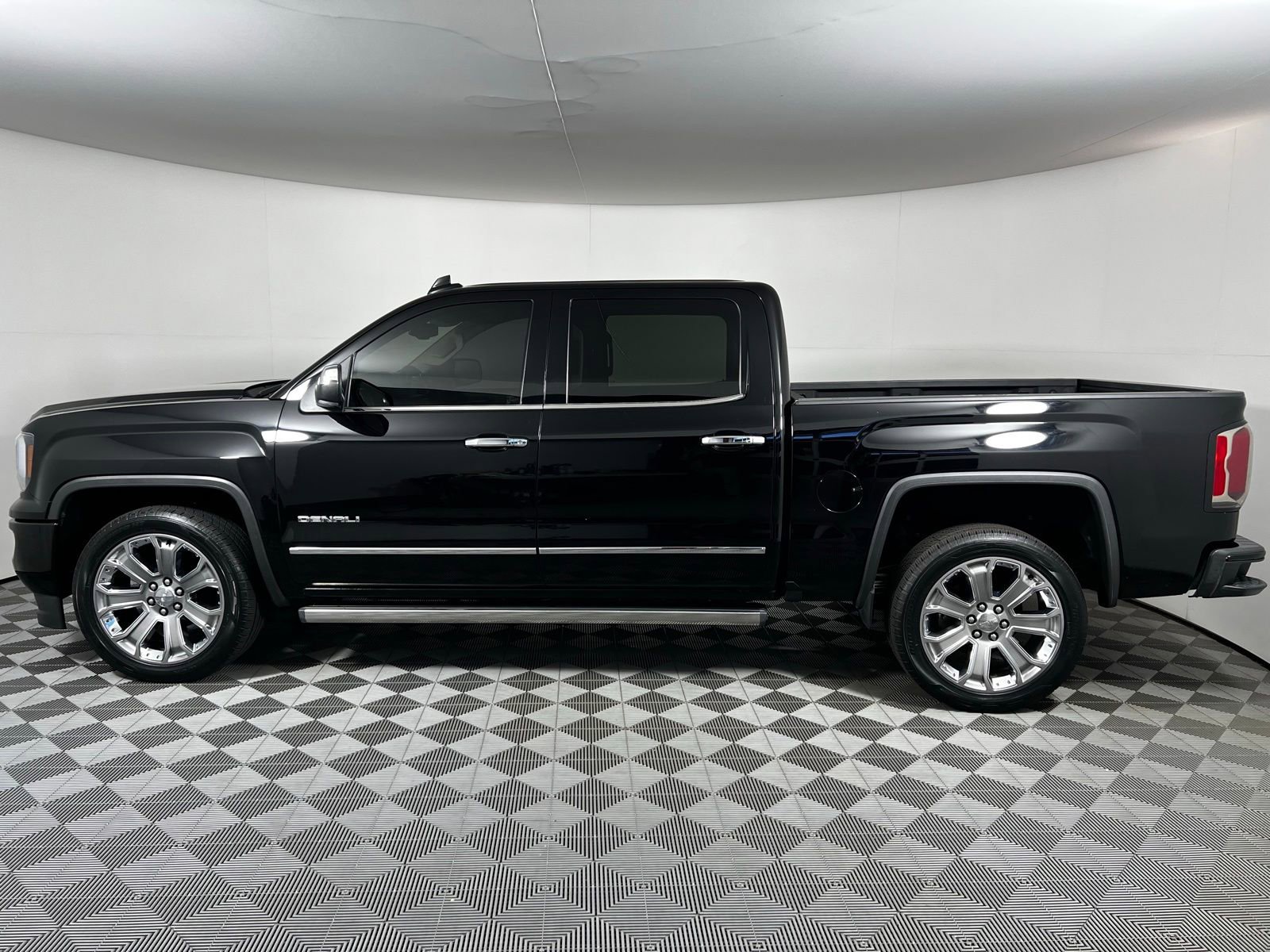 Used 2017 GMC Sierra 1500 Denali w/ Denali Ultimate Package AWD/4WD image 8