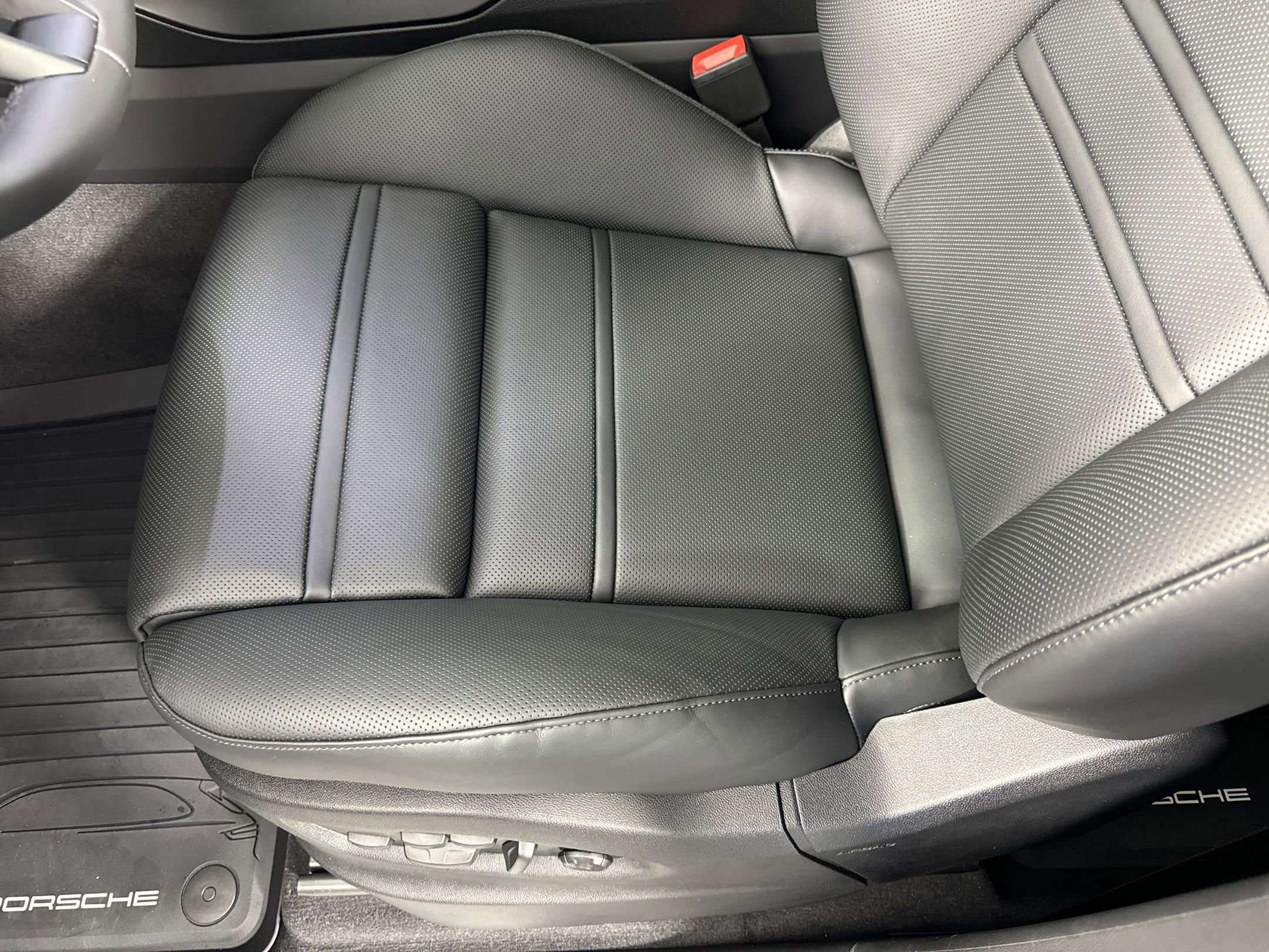 Certified 2025 Porsche Cayenne S image 14