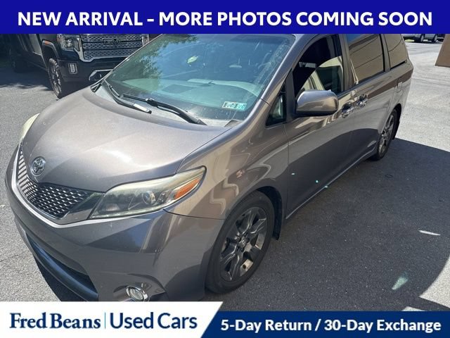 Used 2016 Toyota Sienna SE Premium w/ Four Season Floor Mat Package FWD image 5