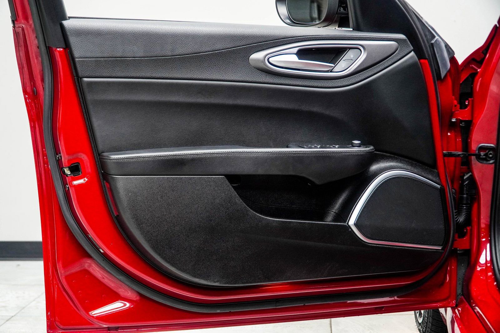 Used 2022 Alfa Romeo Giulia Veloce image 32