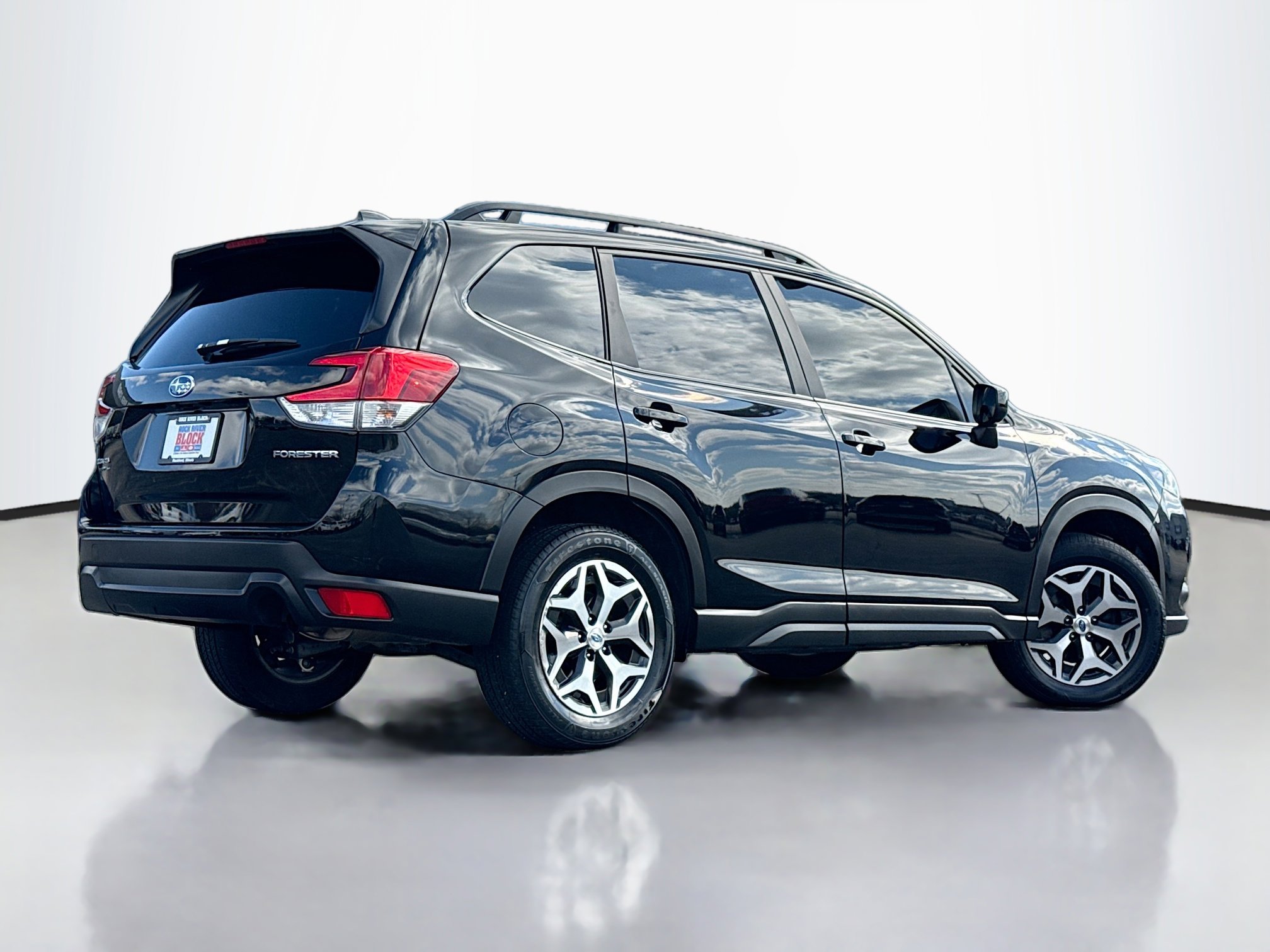 Used 2023 Subaru Forester Premium AWD/4WD image 2