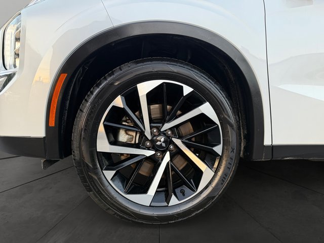 Used 2024 Mitsubishi Outlander SE image 9