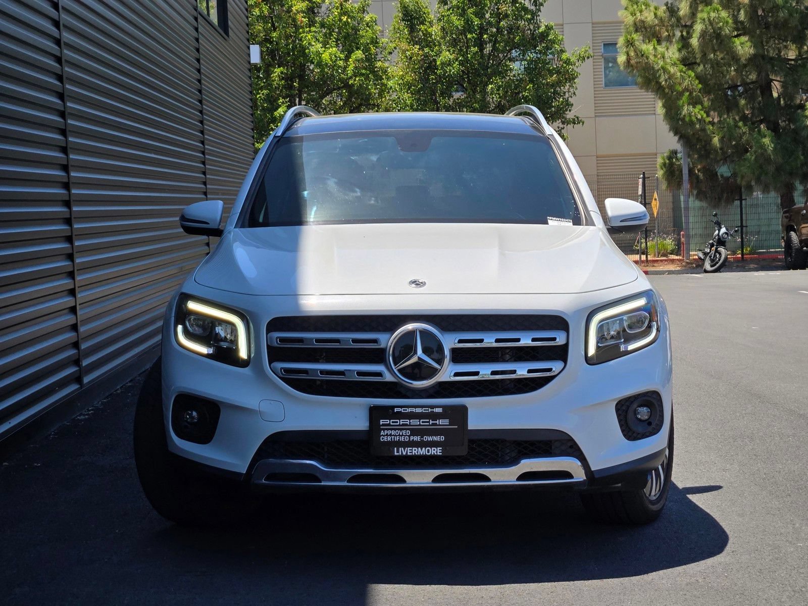 Used 2021 Mercedes-Benz GLB 250 4MATIC w/ Premium Package image 10