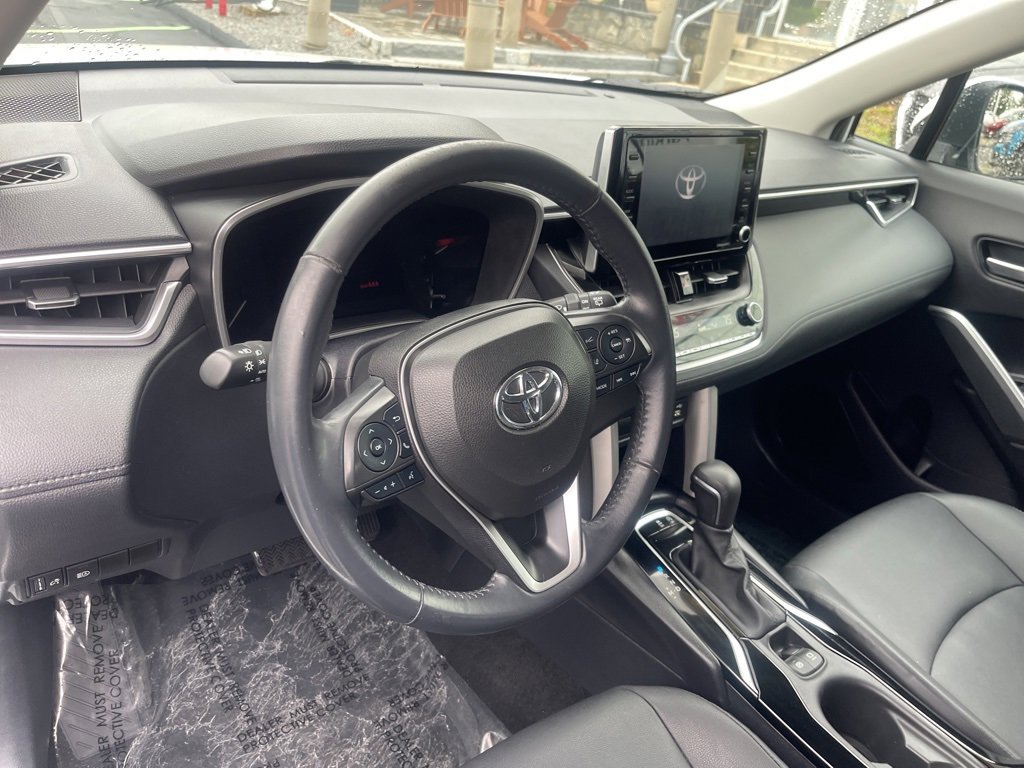 Used 2022 Toyota Corolla Cross XLE w/ Convenience Package image 10