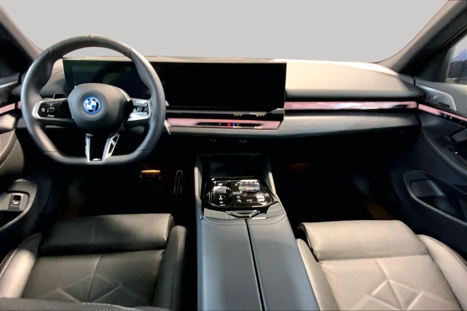 Used 2025 BMW i5 xDrive40 w/ Executive Package AWD/4WD image 15