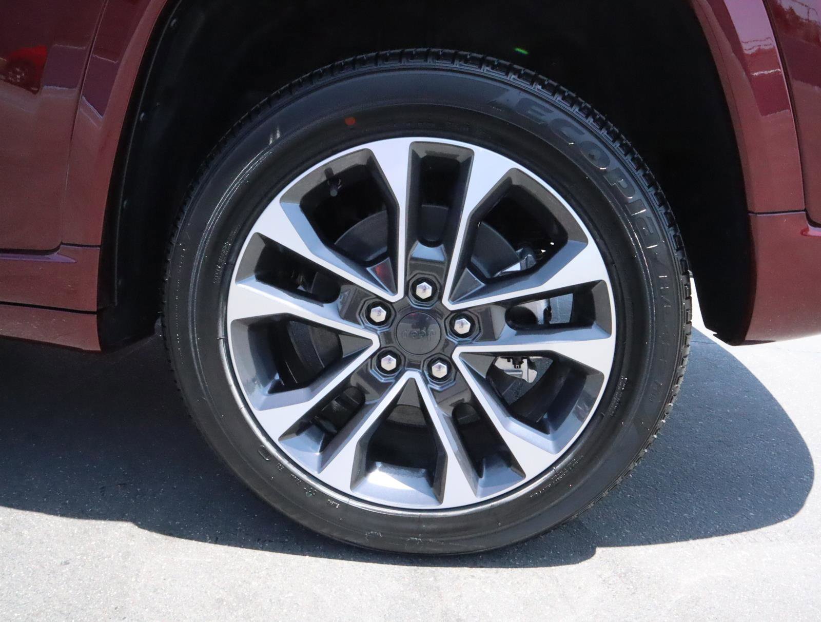 New 2023 Jeep Grand Cherokee Overland w/ Luxury Tech Group IV image 6