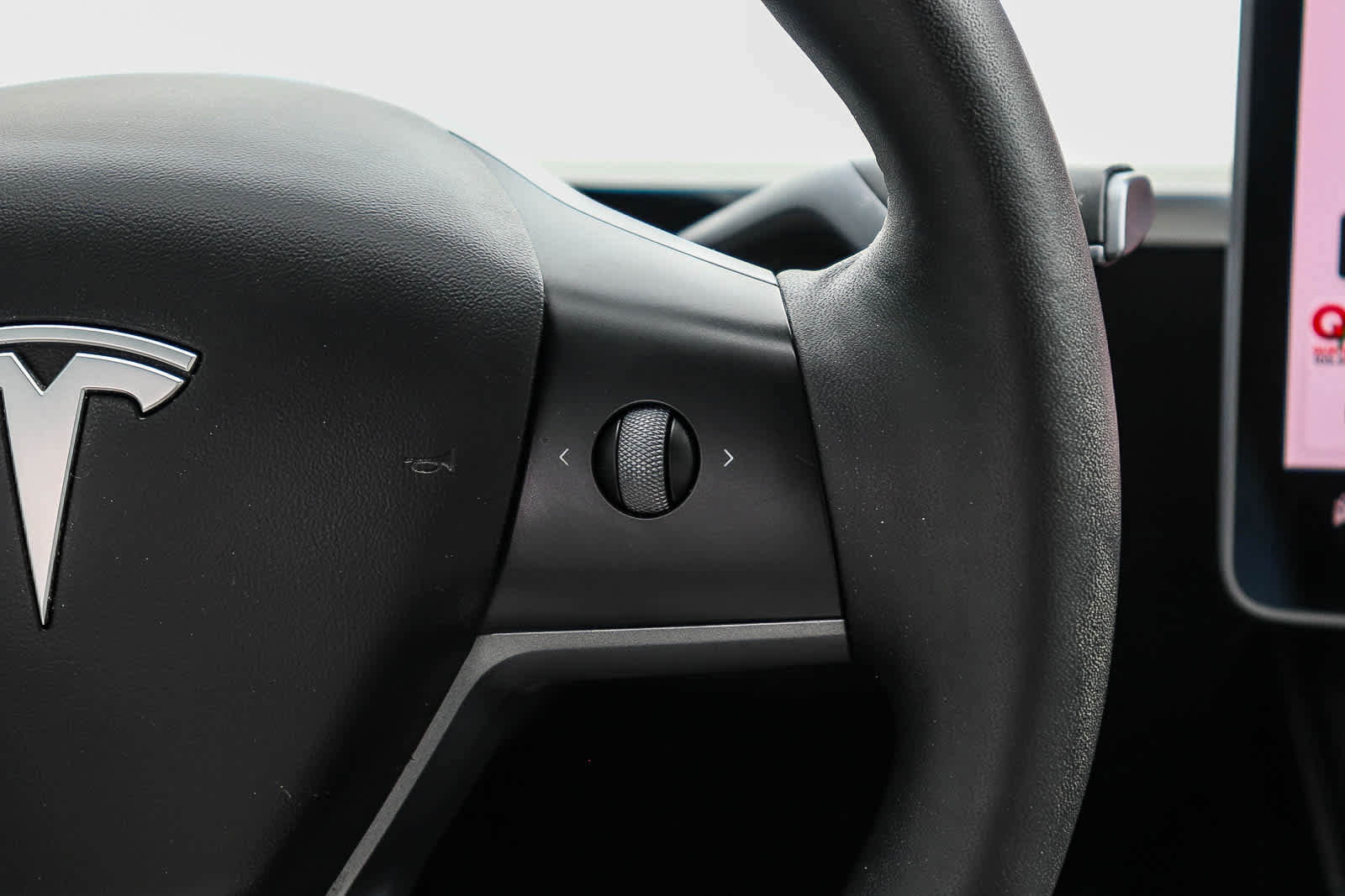 Used 2022 Tesla Model Y Performance AWD/4WD image 16