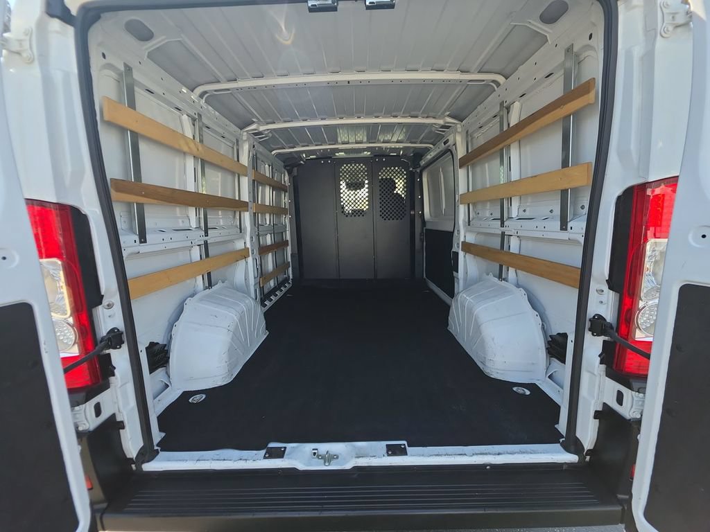 Used 2025 RAM ProMaster 2500 w/ U-Haul Equipment Group FWD image 27