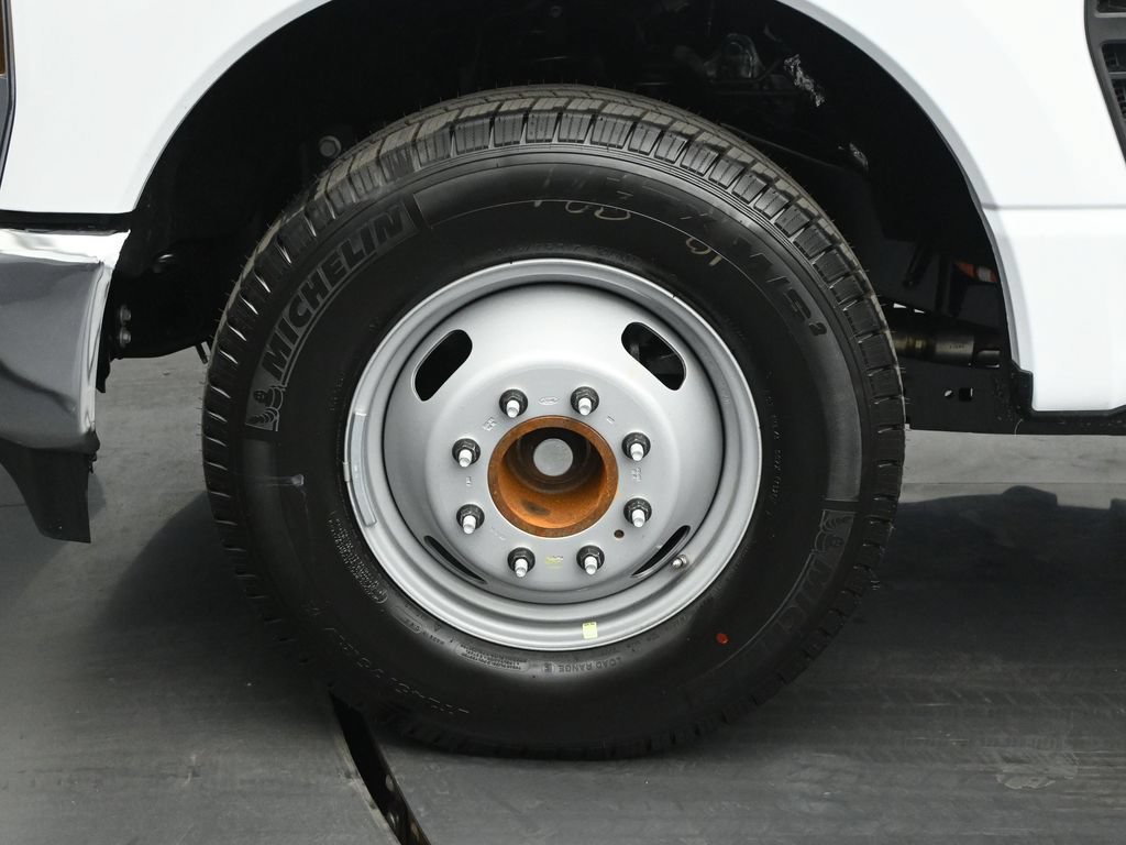New 2026 Ford F350 XL w/ XL Chrome Package RWD image 21