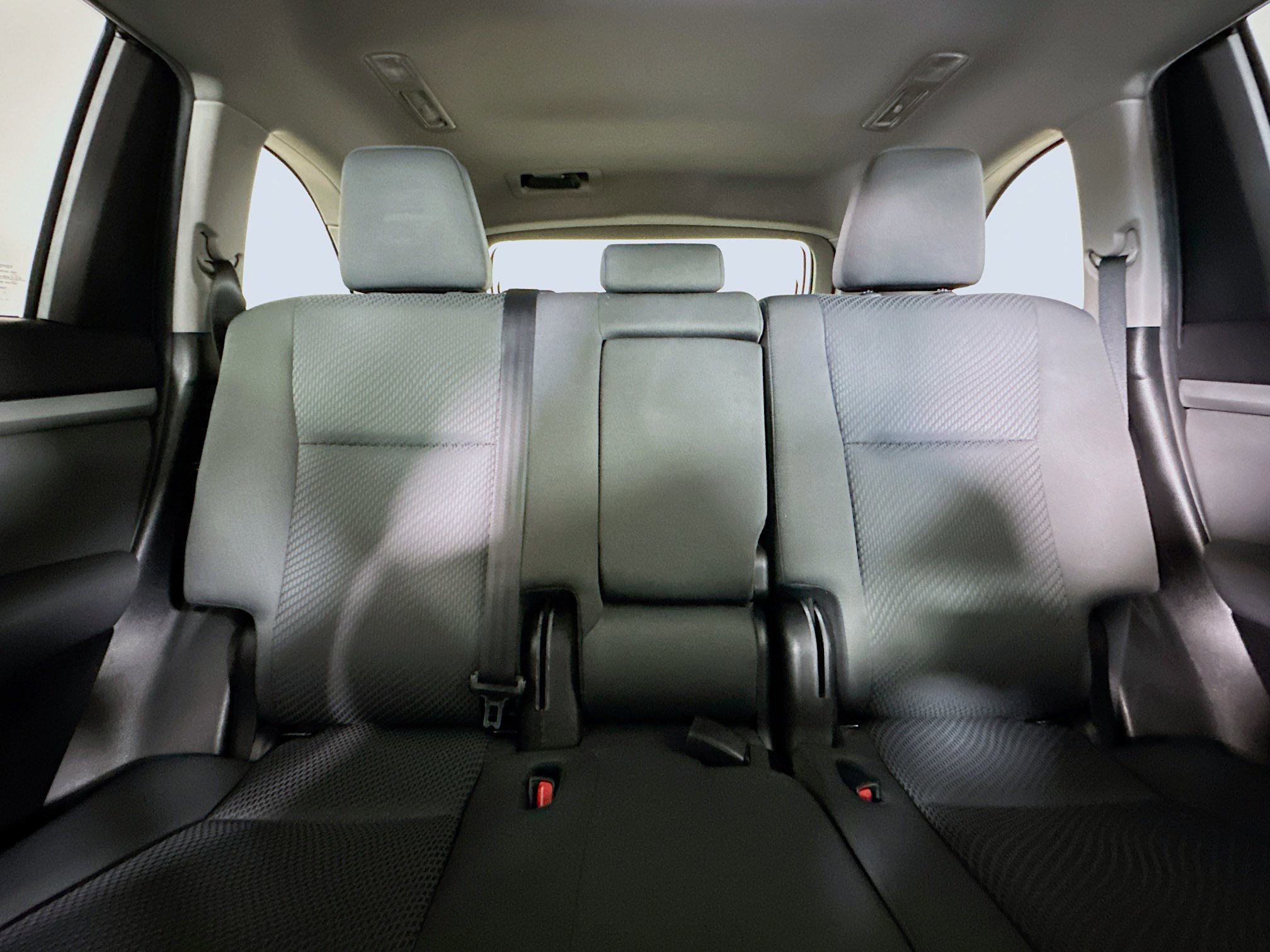 Used 2019 Toyota Highlander LE image 29