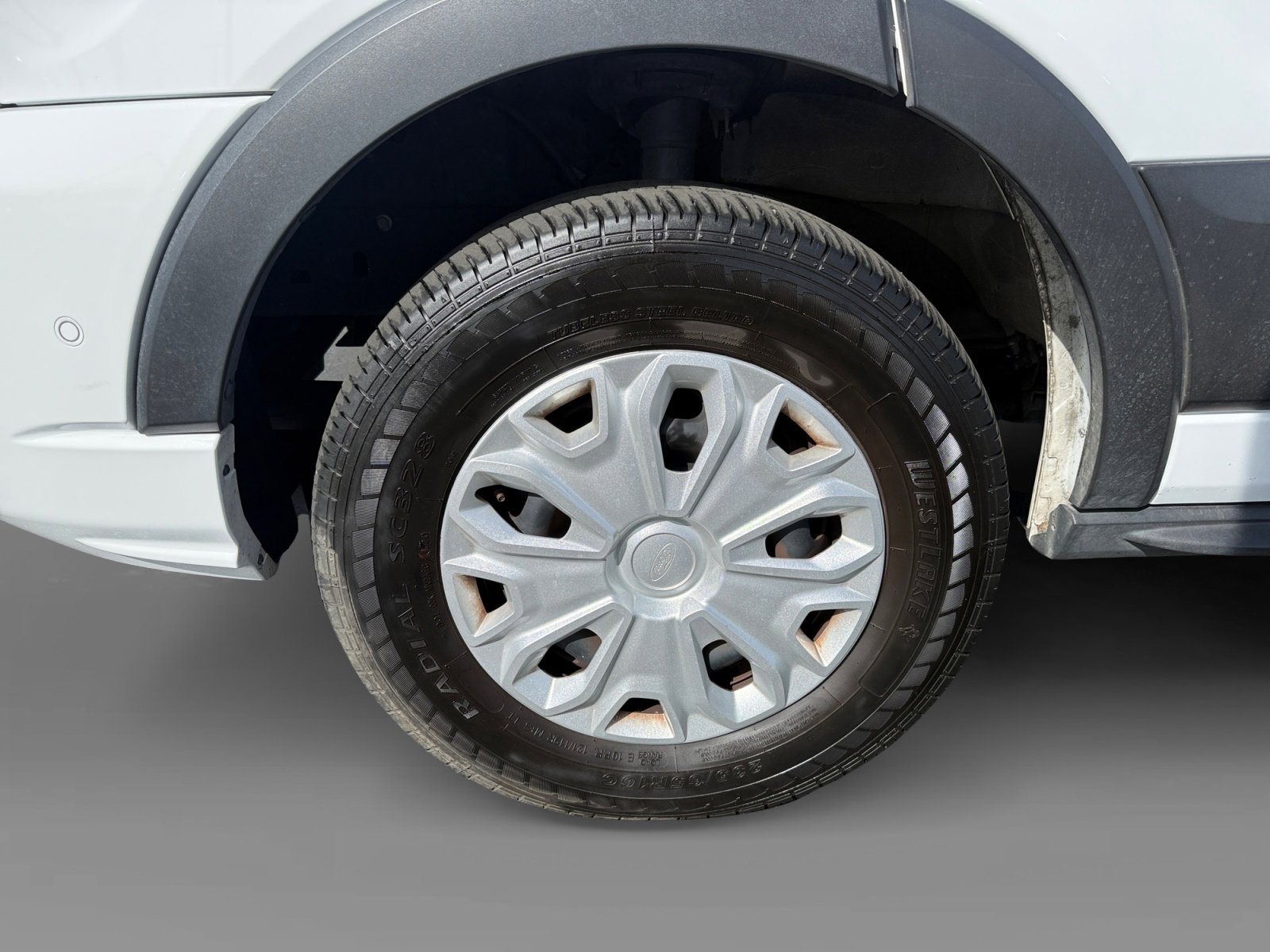 Used 2023 Ford Transit 350 XLT image 9