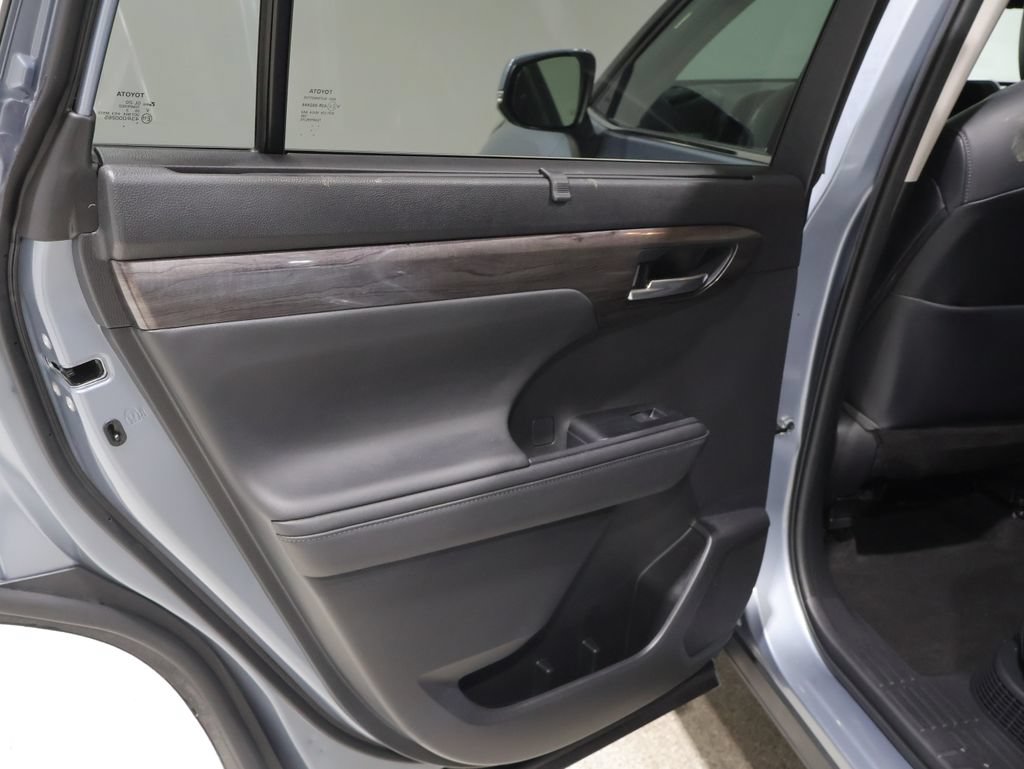 Used 2023 Toyota Highlander Limited AWD/4WD image 20