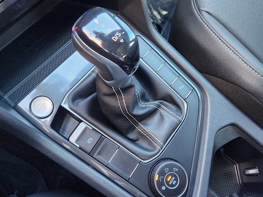 Used 2024 Volkswagen Tiguan SE R-Line image 10