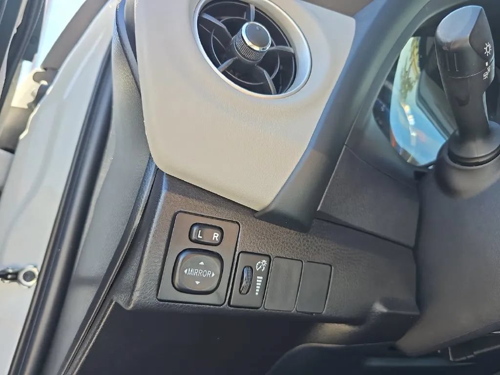 Used 2019 Toyota Corolla LE FWD image 19