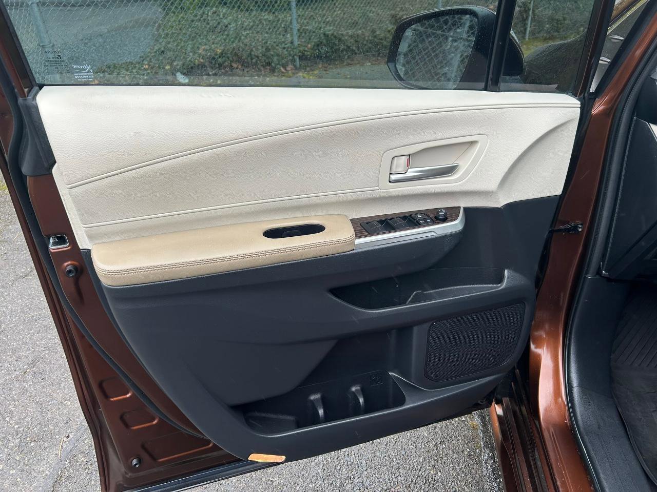 Used 2023 Toyota Sienna XLE w/ XLE Plus Package image 10