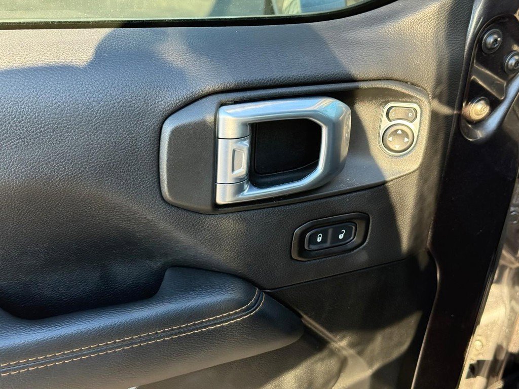 Used 2021 Jeep Wrangler Unlimited Sahara image 16