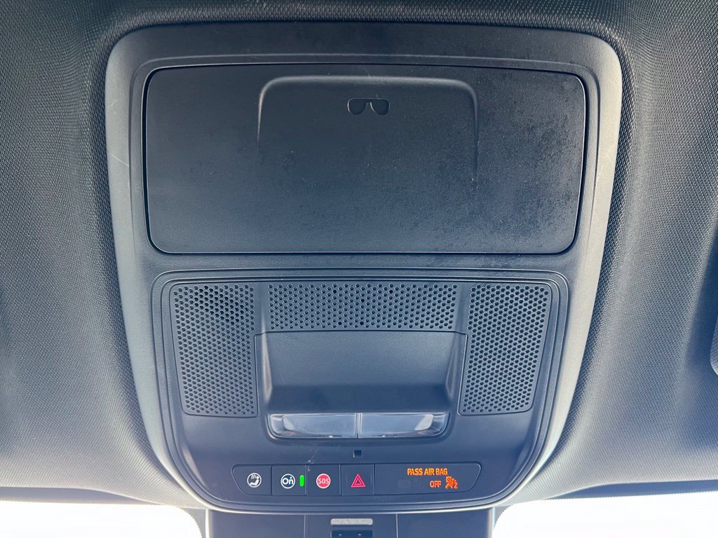 Used 2025 Chevrolet Traverse LT AWD/4WD image 23