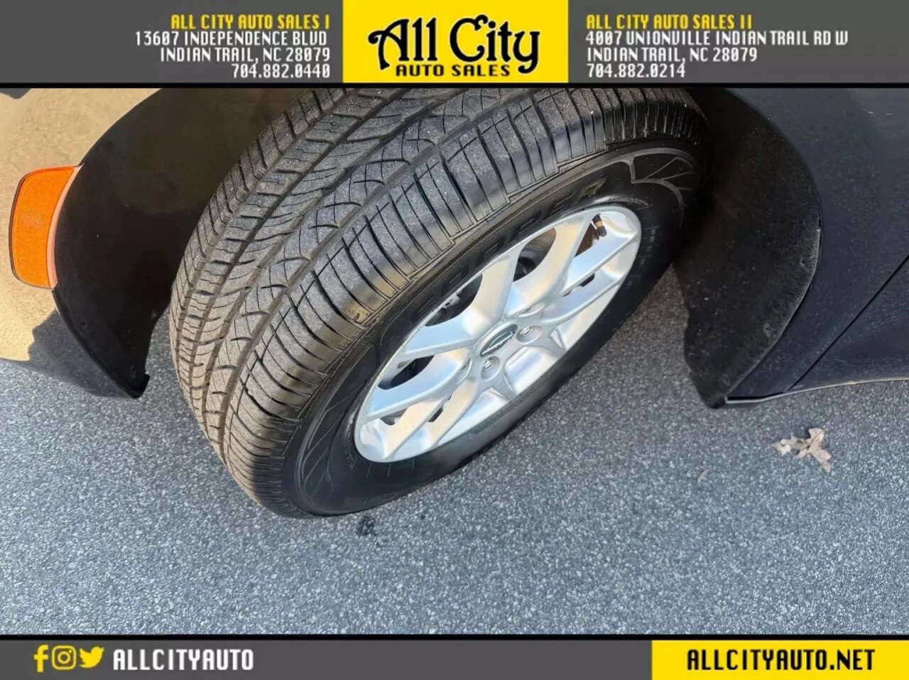 Used 2020 Chrysler Voyager Lxi FWD image 40