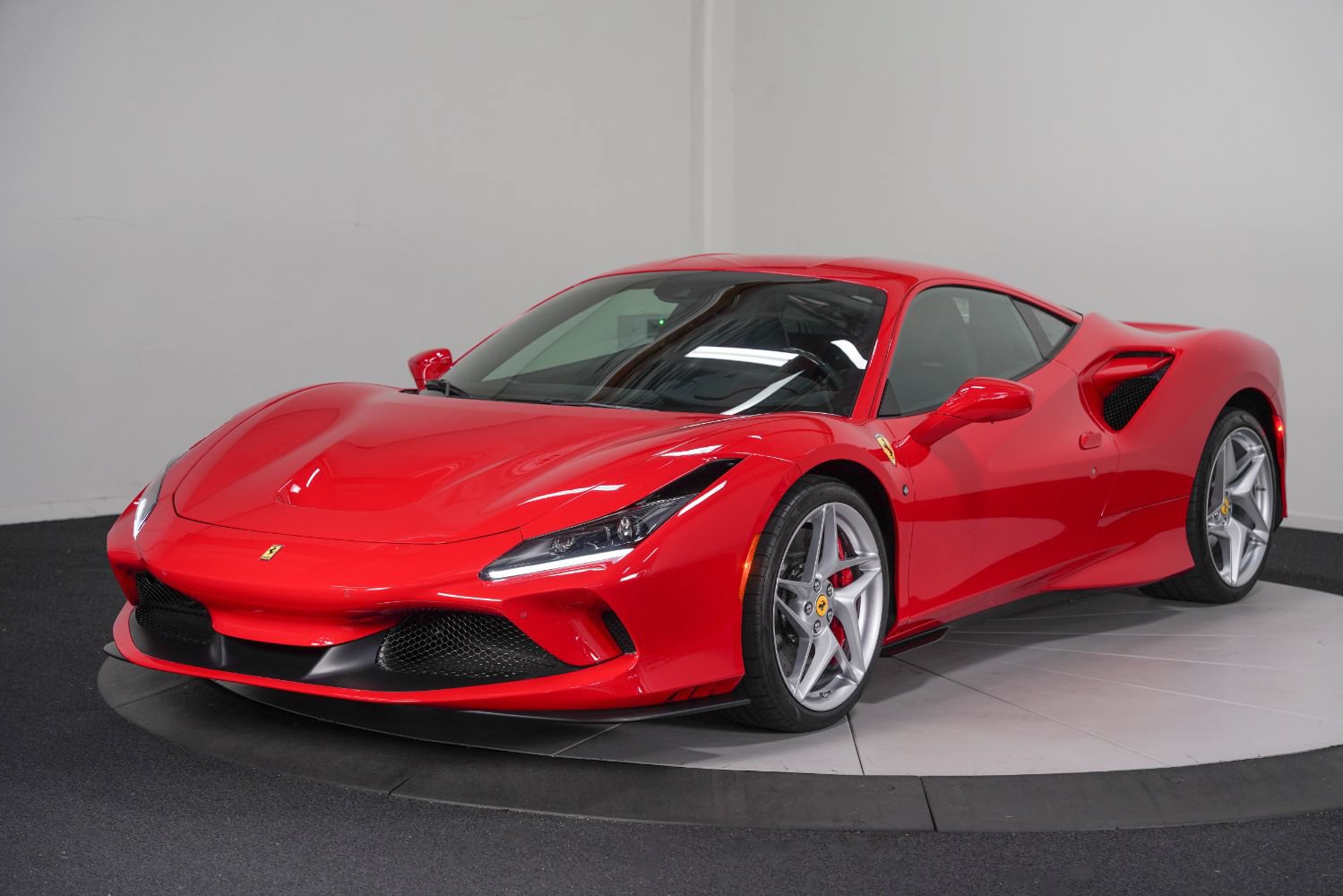 Used 2022 Ferrari F8 Tributo RWD image 5