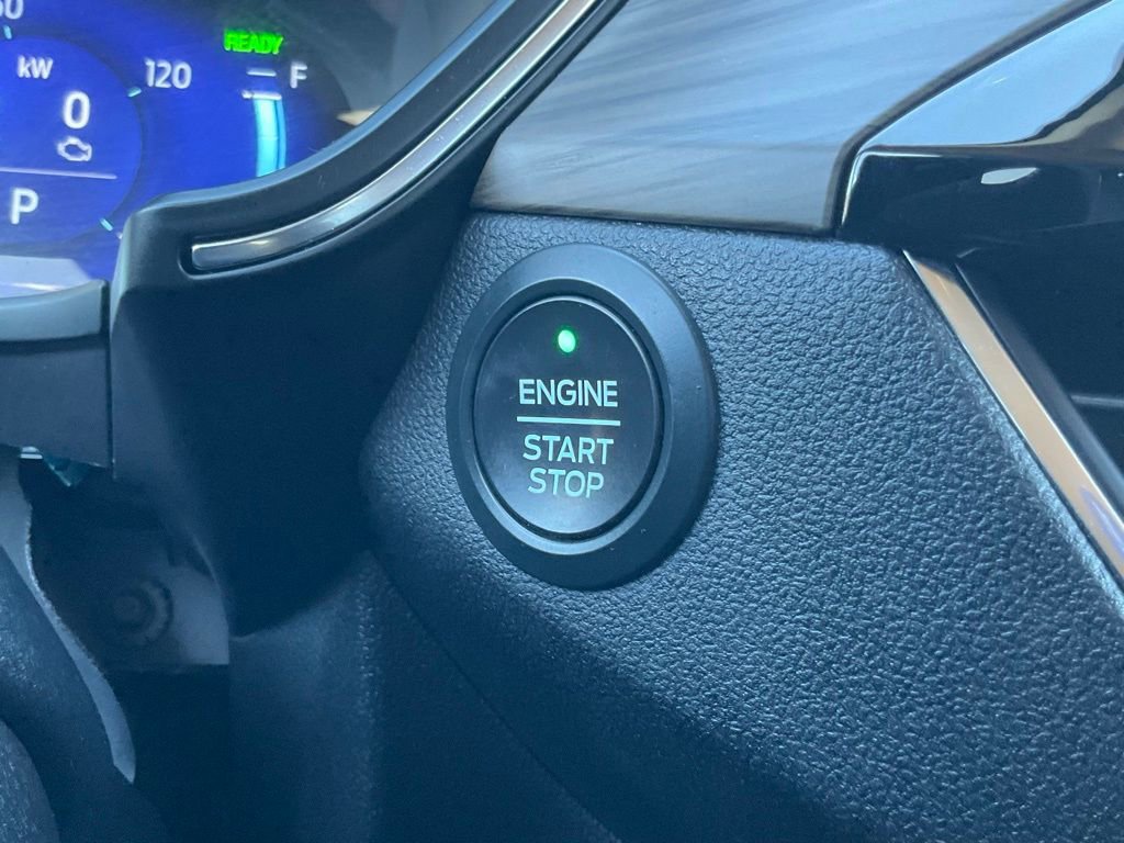 Used 2020 Ford Escape Titanium image 22