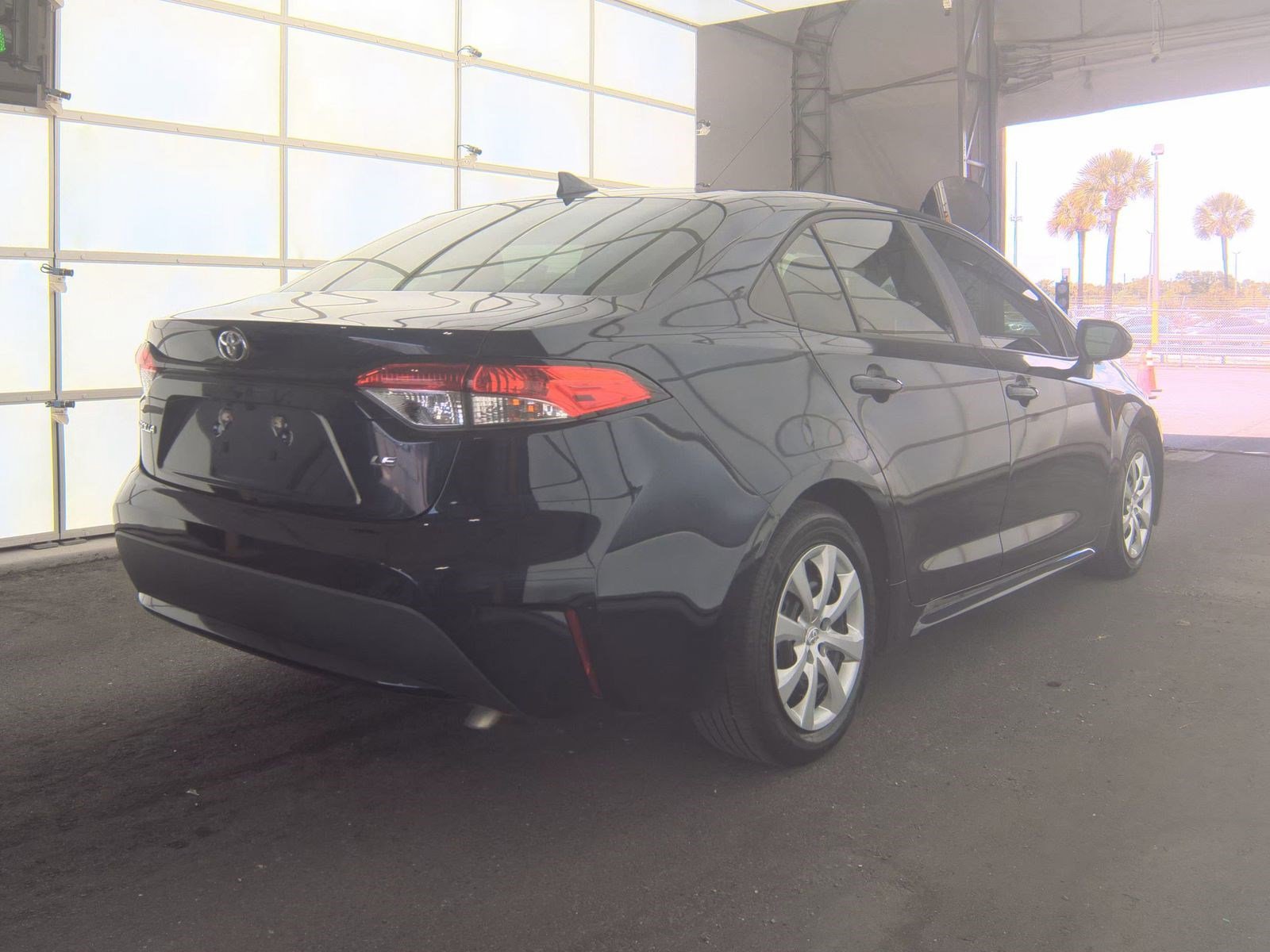 Used 2020 Toyota Corolla LE FWD image 6