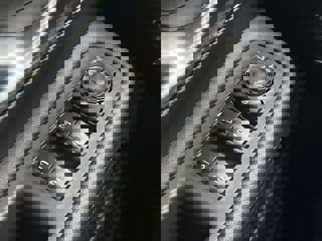 Used 2024 GMC Terrain SLE image 18