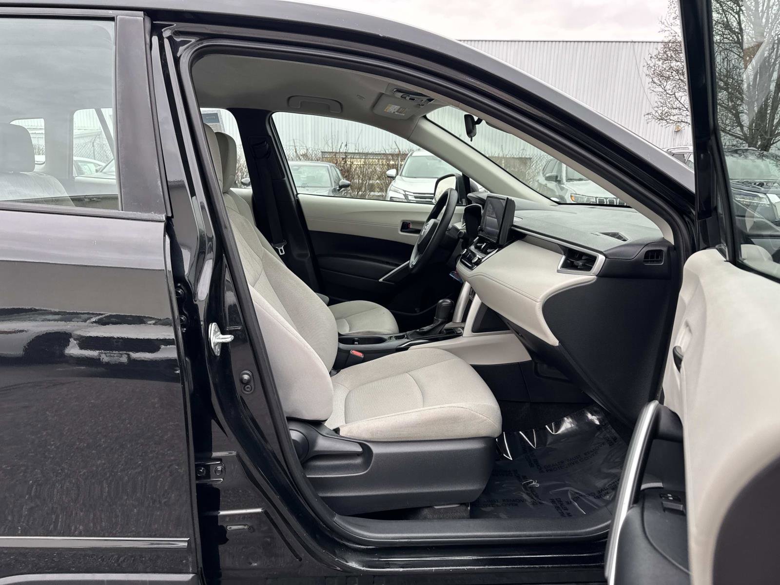 Used 2023 Toyota Corolla Cross L image 15