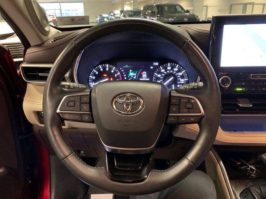 Used 2020 Toyota Highlander Platinum AWD/4WD image 31