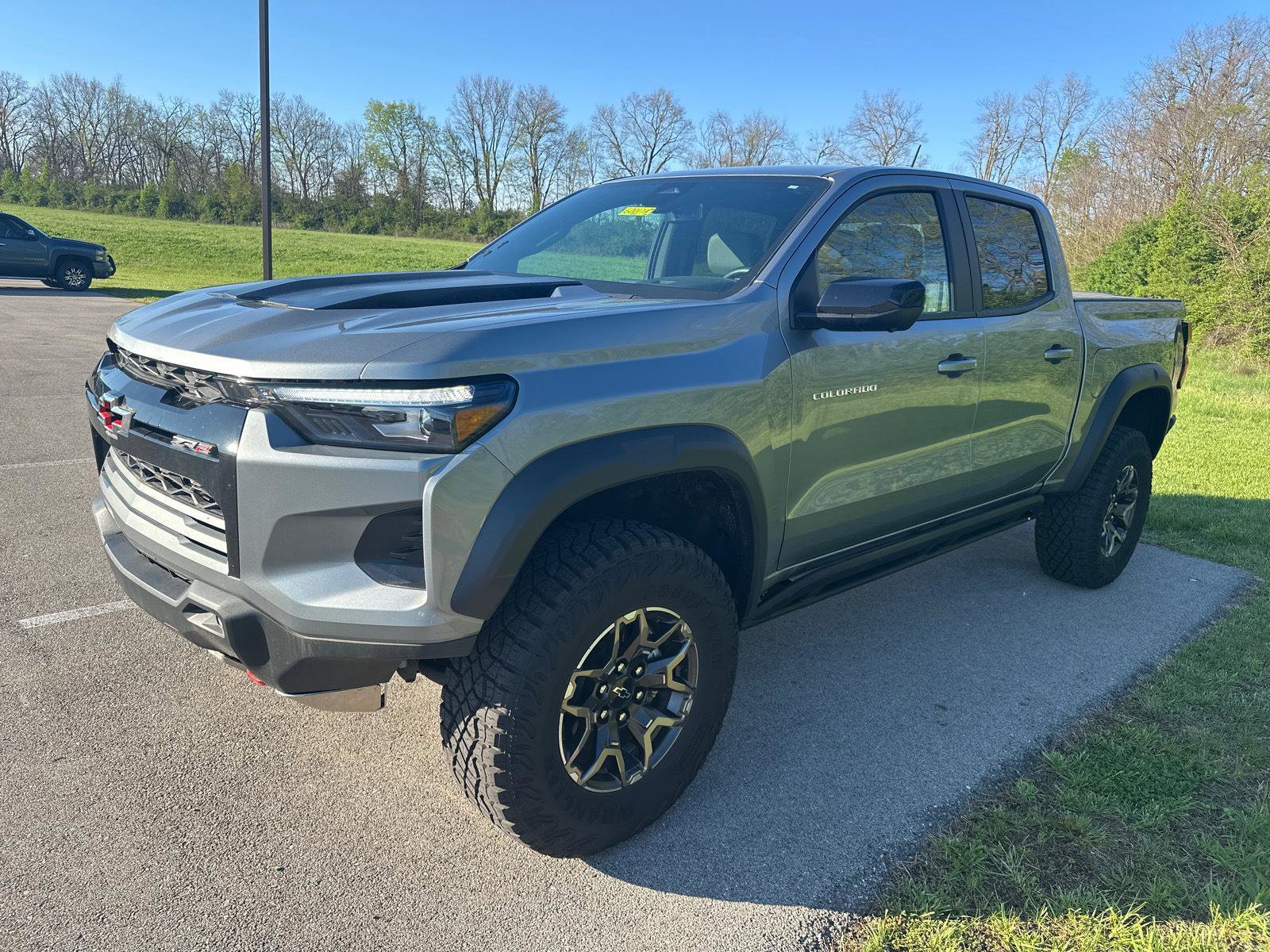 Used 2024 Chevrolet Colorado ZR2 w/ Technology Package AWD/4WD image 3