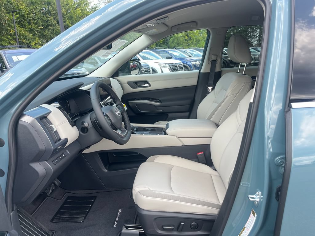 New 2026 Nissan Pathfinder SL FWD image 10
