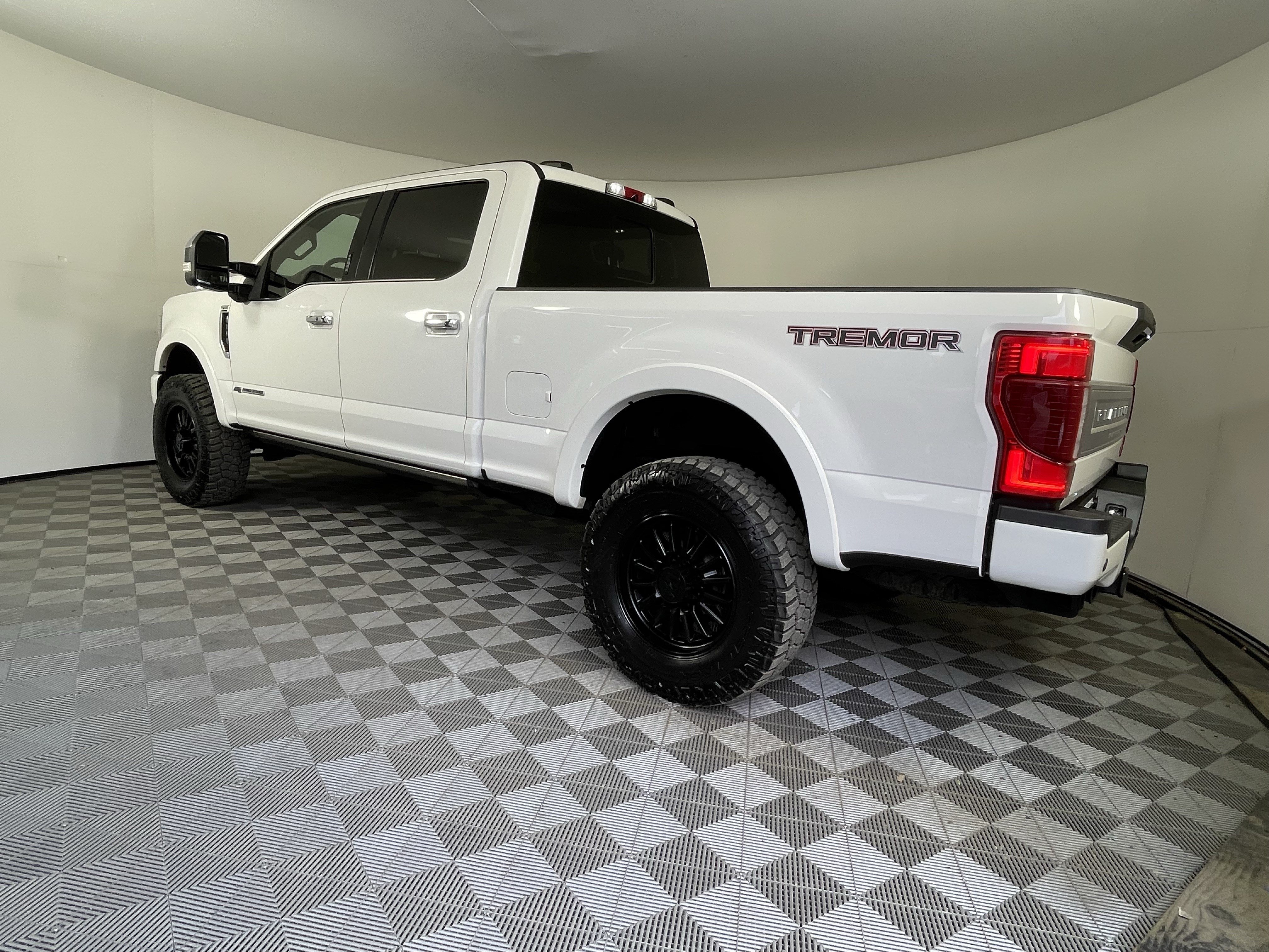 Used 2022 Ford F350 Platinum w/ Tremor Off-Road Package AWD/4WD image 3