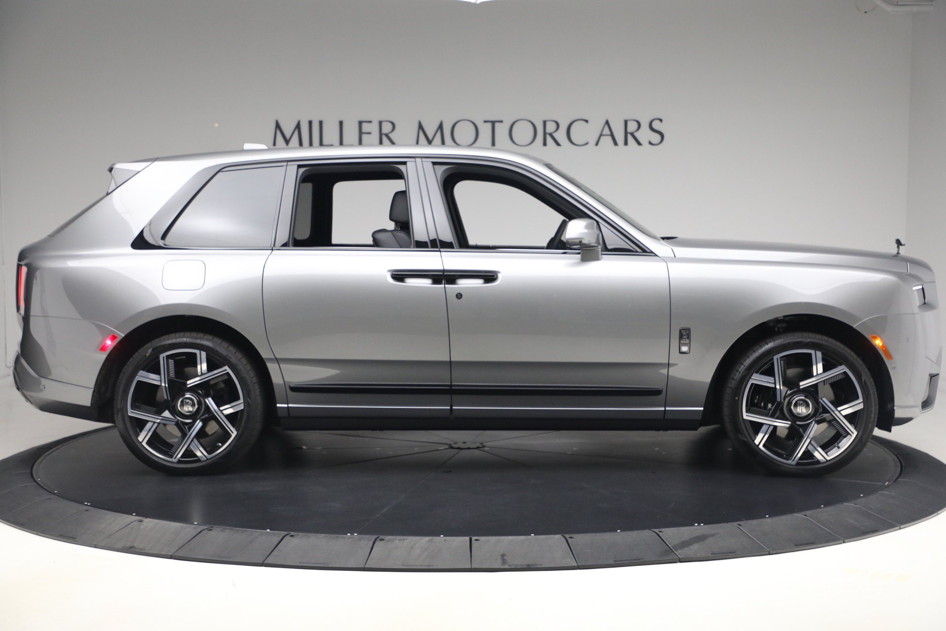 New 2027 Rolls-Royce Cullinan Black Badge AWD/4WD image 10