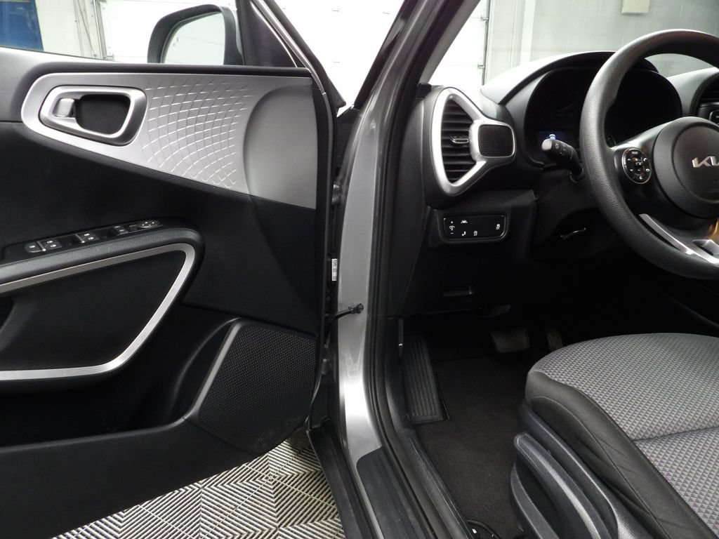 Used 2022 Kia Soul LX w/ Technology Package FWD image 37