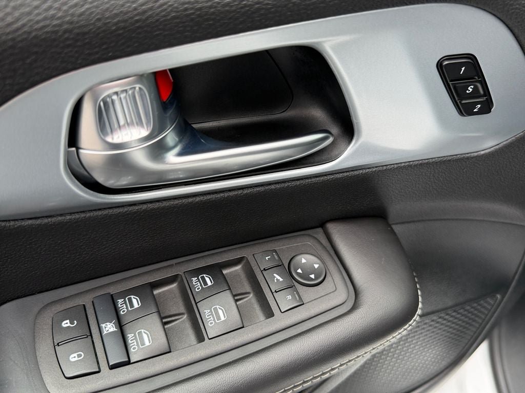 Used 2026 Chrysler Pacifica Limited FWD image 20