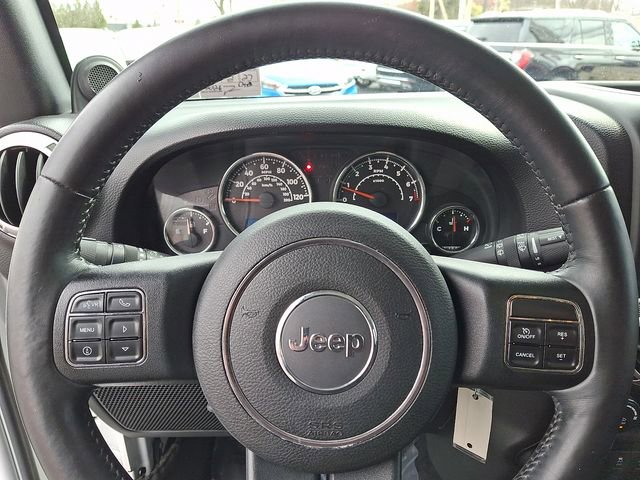Used 2014 Jeep Wrangler Unlimited Sahara w/ Dual Top Group AWD/4WD image 18