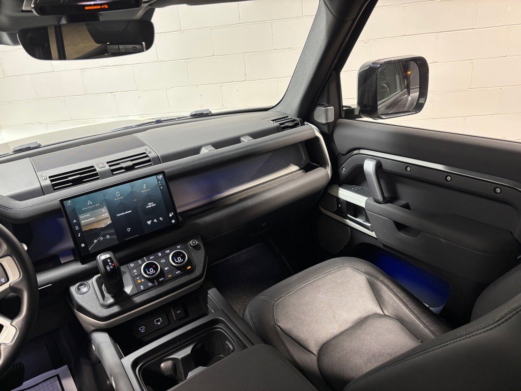 Used 2023 Land Rover Defender 130 X-Dynamic SE image 36