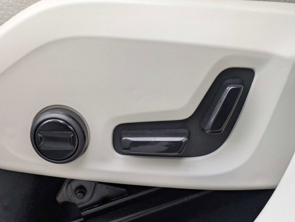 Certified 2024 Volvo XC60 B5 Plus w/ Protection Package Premier AWD/4WD image 25