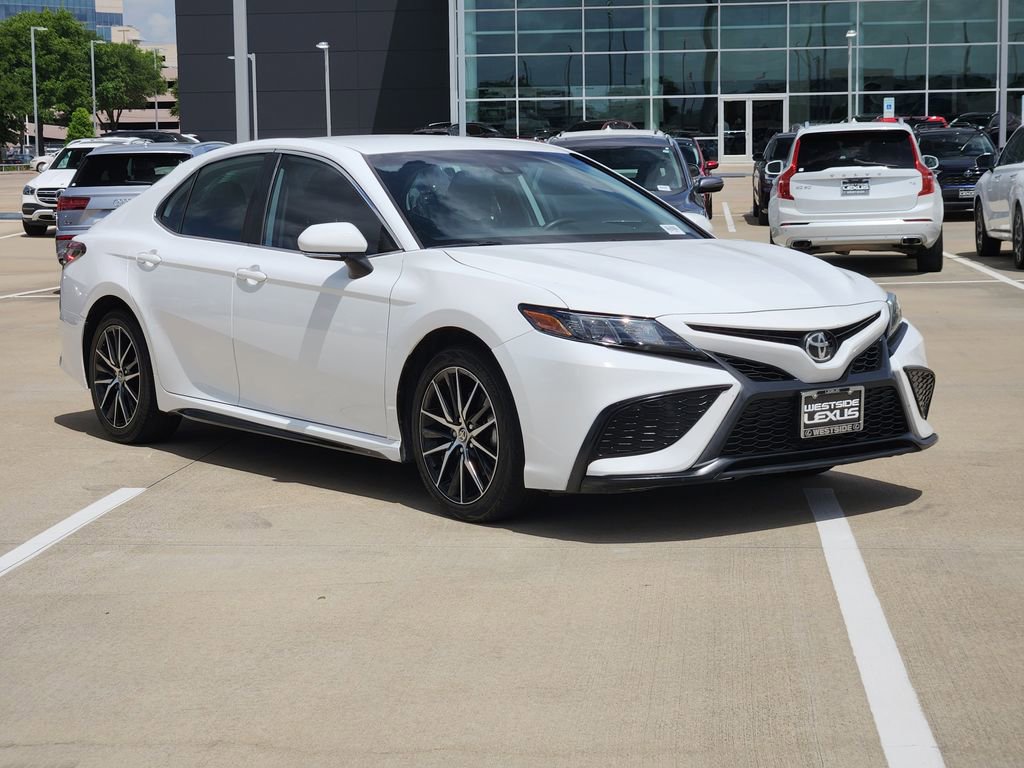 Used 2021 Toyota Camry SE w/ Convenience Package image 3