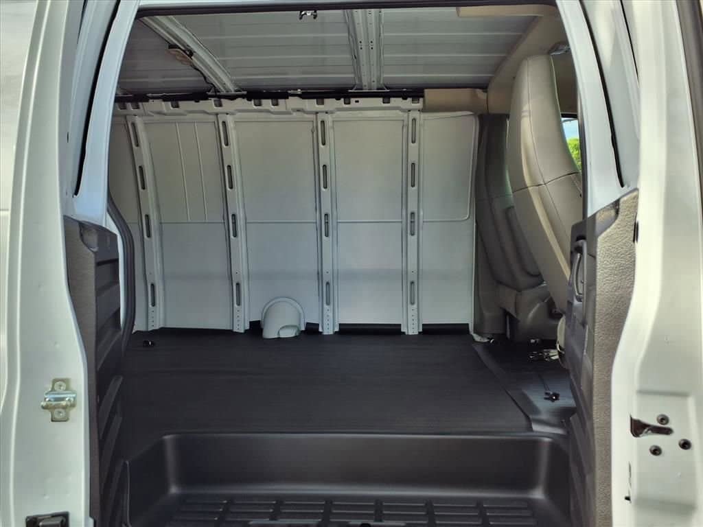 New 2026 Chevrolet Express 2500 Extended RWD image 11