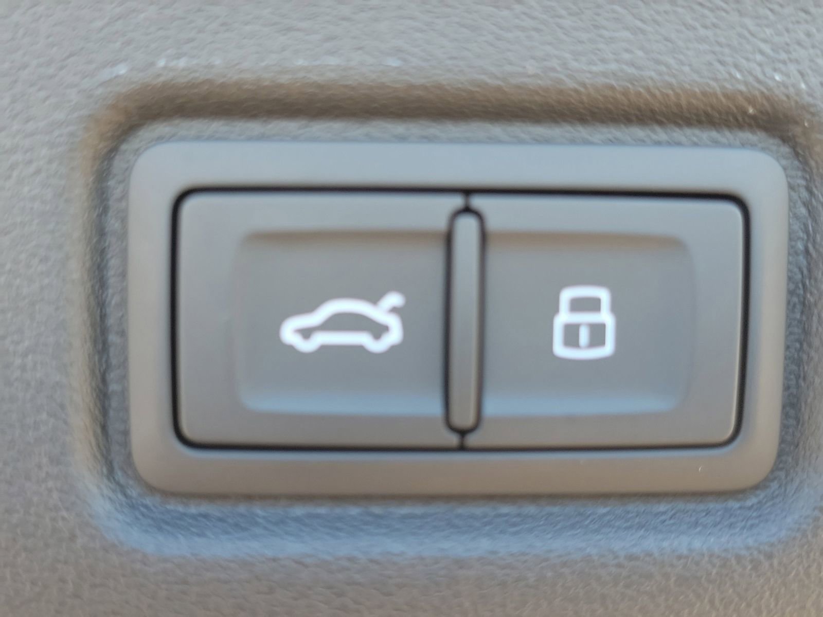 New 2025 Audi Q6 e-tron Premium Plus image 10