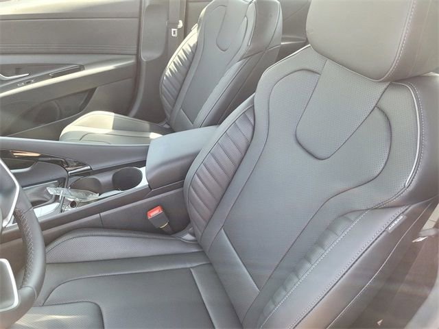 New 2025 Hyundai Elantra Limited image 18