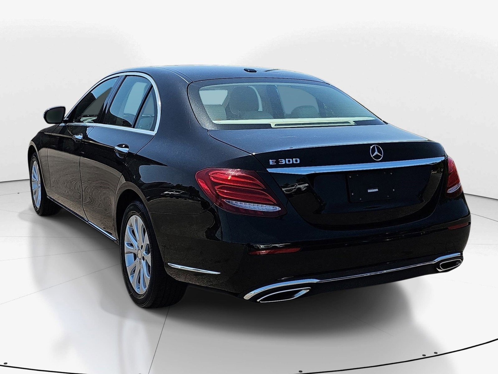 Used 2017 Mercedes-Benz E 300 image 5